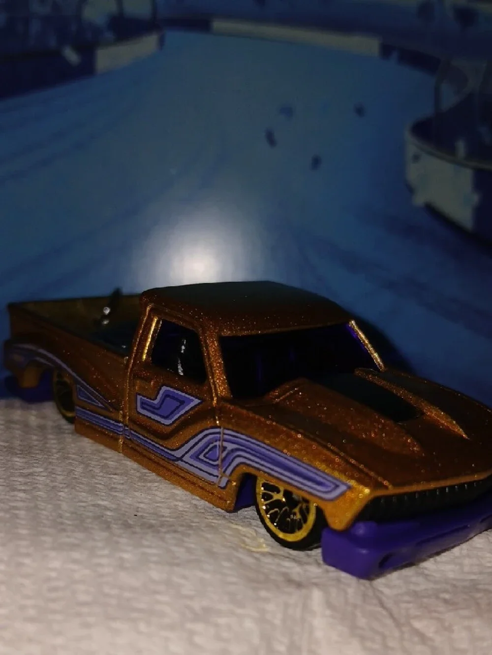 Bounce'n BASS .Gold and Purple Pickup Truck Keychain - Hot Wheels Style